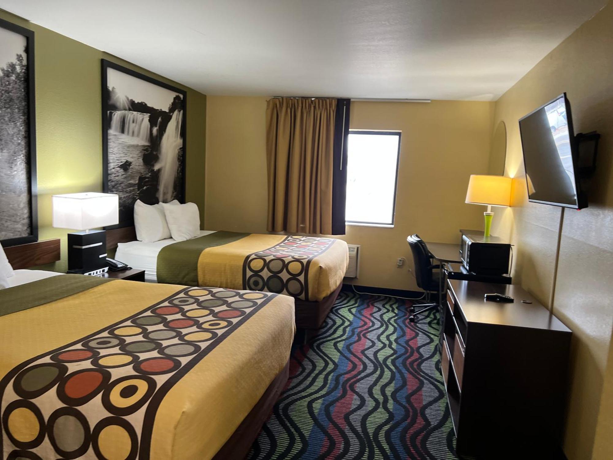 Super 8 By Wyndham Farmington Hotel Exterior photo