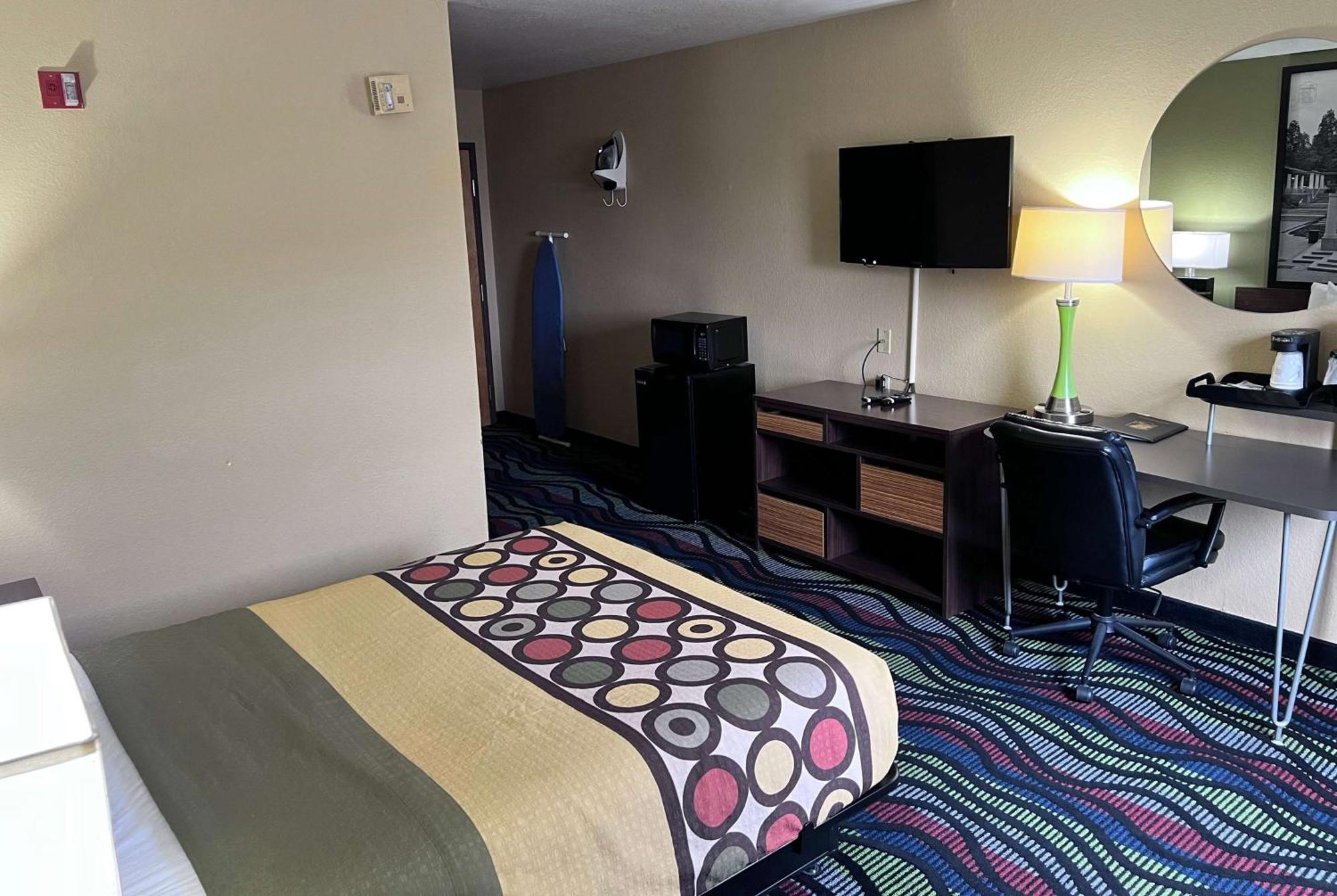 Super 8 By Wyndham Farmington Hotel Exterior photo