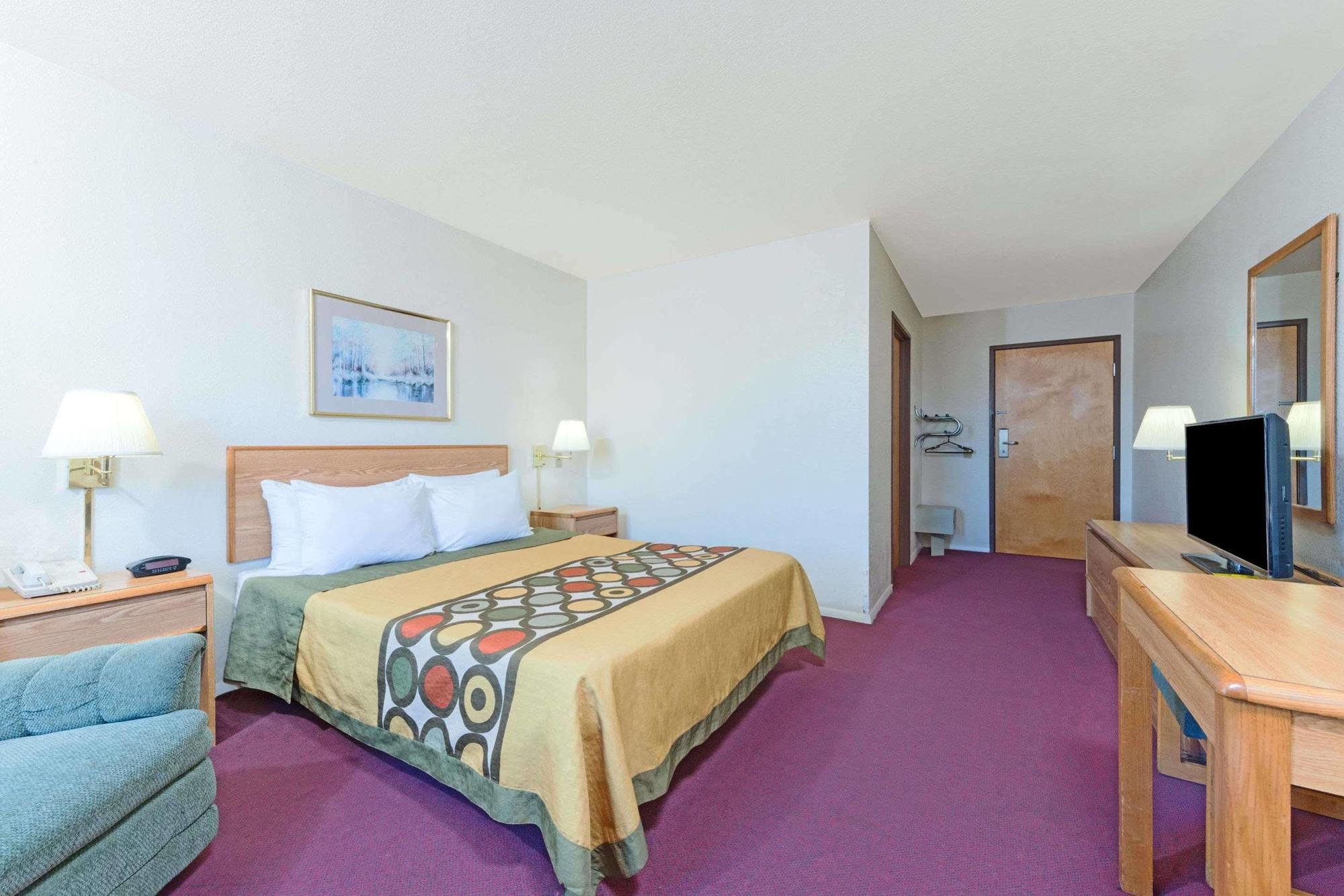 Super 8 By Wyndham Farmington Hotel Exterior photo